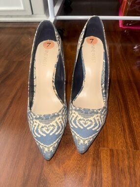 Nine West Blue and Cream Ikat Pointed-Toe Pumps